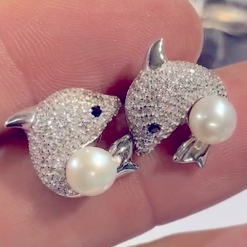 J170 White Pearl Cubic Zirconia Sterling Silver Dolphin Earrings